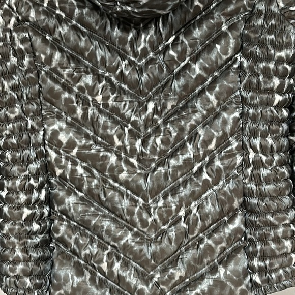 Laundry by Shelli Segal  Down Packable Puffer Coat jacket hooded size M, EUC - Picture 7 of 9